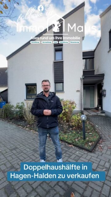 🏡 Ihre neue Doppelhaushälfte in Hagen-Halden wartet auf Sie!
Modern, gepflegt und voller Highlights – dieses Zuhause bietet Ihnen 115 m² Wohnkomfort auf zwei Ebenen und ein rundum stimmiges Gesamtpaket.

✨ Highlights auf einen Blick:
• Offen gestalteter Wohn- & Essbereich
• Moderne Einbauküche inklusive
• Drei vielseitig nutzbare Schlafzimmer
• Modernisiertes Bad (2022)
• Fußbodenheizung & neue Gasheizung
• 9,2 kW Photovoltaikanlage mit Speicher 🔋
• Kleiner, pflegeleichter Garten 🌿
• Garage & Teilkeller
• Ruhige, familienfreundliche Lage in Hagen-Halden

💶 Kaufpreis: 399.000 €

Lernen Sie dieses charmante Zuhause persönlich kennen – eine Besichtigung lohnt sich!
Ihr Team von Immo Maus 🐭✨