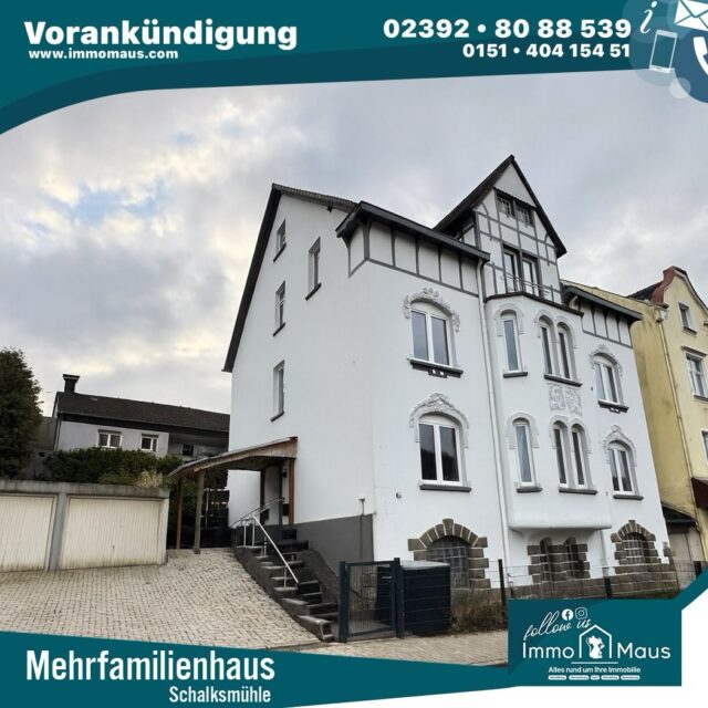 🚨 Vorankündigung!
💼 Achtung Kapitalanleger!
In Schalksmühle wartet ein spannendes Investment auf Sie! 📍
Zum Verkauf steht ein 3-Familienhaus mit großem Potenzial:
🏢 295 m² Wohnfläche – verteilt auf 3 Etagen
🔑 1 Wohnung langjährig vermietet, 2 leerstehend, aber gepflegt → perfekt für Neuvermietung & Mieterauswahl
🌳 Grundstück: 446 m²
🛖 2 Gartenhütten
🚗 3 Garagen + Wallbox
🔥 2 Kamine
🧖♂️ Sauna
🔔 Videosprechanlage
🧱 Baujahr 1906
🎨 Fassade vorne & links vor ca. 5 Jahren erneuert
🪟 Neue Kunststofffenster in Weiß (vereinzelt noch ältere vorhanden)
🏡 Balkon & Garten
🏠 Unterkellert
📦 12,5 Zimmer
💶 Bodenwert: 53.520 €
💰 Kaufpreis: 349.000 €
📍 Top-Lage:
Direkt am Bahnhof, stadtzentral, Einkaufsmöglichkeiten fußläufig erreichbar.
📊 Für Anleger besonders interessant:
📈 Jahresnettokaltmiete nach Neuvermietung: ca. 26.400 €
📉 Faktor: ca. 13 → sehr attraktives Preis-Leistungs-Verhältnis
Wenn Sie ein Objekt suchen, das sofort Rendite bringt und gleichzeitig Gestaltungsspielraum bietet – dann ist dieses Mehrfamilienhaus wie für Sie gemacht! 💙
📩 Interesse an ersten Infos?
Melden Sie sich gerne.
Ihr Immo Maus Team 🐭
#schalksmühle #kapitalanlage #mehrfamilienhaus #vermietung #immobilieninvestor #rendite #investmentimmobilie #immobiliennrw #immobilienangebot #bahnhofsnähe #hauskaufen #vermieterwerden #sauna #garagen #wallbox #vermietungspotenzial #immomaus #maklernrw #anlageobjekt #zinshaus #wohnimmobilie #immobilienliebe #immobilienmarkt
