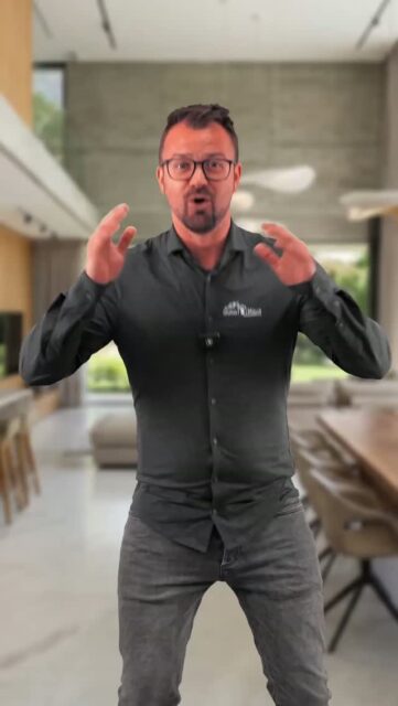 Hör auf, Immobilien zu kaufen, ohne zu wissen wie du danach die zweite kaufen kannst! 🛑

Kommentiere KAPITALHACK 👇

150.000 € Wohnung, 100 € positiver Cashflow – klingt super. Aber wenn danach kein Eigenkapital mehr übrig ist, bist du finanziell tot.

💡 Das Problem: Vor jedem weiteren Kauf musst du mindestens 10–20 % des Kaufpreises nachweisen können. Wer alles in die erste Wohnung steckt, kommt 5–10 Jahre lang an keine neue Finanzierung.

✅ Strategie ist alles ✅ Eigenkapital klug einsetzen ✅ Skalierung von Anfang an denken

Denn finanzielle Freiheit durch Immobilien braucht nicht eine – sondern 3, 4, 5 Wohnungen.

Aber Achtung: 🔹 Nicht zu wenig Eigenkapital – die Bank muss mitspielen 🔹 Cashflow und Strategie müssen zusammenpassen 🔹 Jeden Kauf langfristig durchdenken

📌 Bonus für dich: Kommentiere KAPITALHACK und ich schicke dir mein kostenloses PDF 👇👇👇

👉 Folge @immo_maus für mehr Immobilien-Hacks aus NRW!

⚠️ Hinweis: Dieser Beitrag dient ausschließlich zur allgemeinen Information und stellt keine Steuer- oder Rechtsberatung dar. Bitte wende dich für deine individuelle Situation an einen qualifizierten Steuerberater.

#Immobilien #Eigenkapital #Erstekäufer #Kapitalanlage #Vermögensaufbau