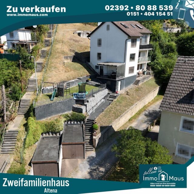 🏡✨ Neues Immobilienangebot in Altena! ✨🏡

Sind Sie auf der Suche nach einem Zuhause mit viel Platz und zahlreichen Nutzungsmöglichkeiten? Dann sollten Sie sich dieses gepflegte Zweifamilienhaus in Altena nicht entgehen lassen! 🔑💙

🌟 Ihre Highlights auf einen Blick:
✅ Ca. 179 m² Wohnfläche
✅ 7 Zimmer und 5 Schlafzimmer
✅ 🌳 Großzügiges Grundstück mit ca. 911 m²
✅ 🌞 2 Balkone & 1 Terrasse
✅ 🚗 2 Garagen
✅ 🏡 Voll unterkellert
✅ 🔥 Gaszentralheizungen (teilweise modernisiert)
✅ ✨ Obergeschoss 2017 umfassend renoviert (u. a. Elektrik & Fenster)
✅ 💰 Erdgeschoss bereits vermietet – monatliche Mieteinnahmen von ca. 420 € inkl. Nebenkosten

Ob als Mehrgenerationenhaus, zur teilweisen Vermietung oder für die Kombination aus Wohnen und Arbeiten – diese Immobilie bietet Ihnen vielseitige Möglichkeiten und viel Entwicklungspotenzial. 📈🏠

🌿 Die ruhige Wohnlage in Altena verbindet naturnahes Wohnen mit einer guten Infrastruktur. Einkaufsmöglichkeiten, Schulen, Kindergärten und Ärzte sind schnell erreichbar – und das Sauerland liegt direkt vor Ihrer Haustür. 🚶‍♀️🌲

📞 Möchten Sie mehr über diese interessante Immobilie erfahren oder einen Besichtigungstermin vereinbaren? Dann kontaktieren Sie uns – wir beraten Sie gerne persönlich!

💙 Ihr Immo Maus Team 🐭🏡

#ImmoMaus #Altena #Zweifamilienhaus #Hauskauf